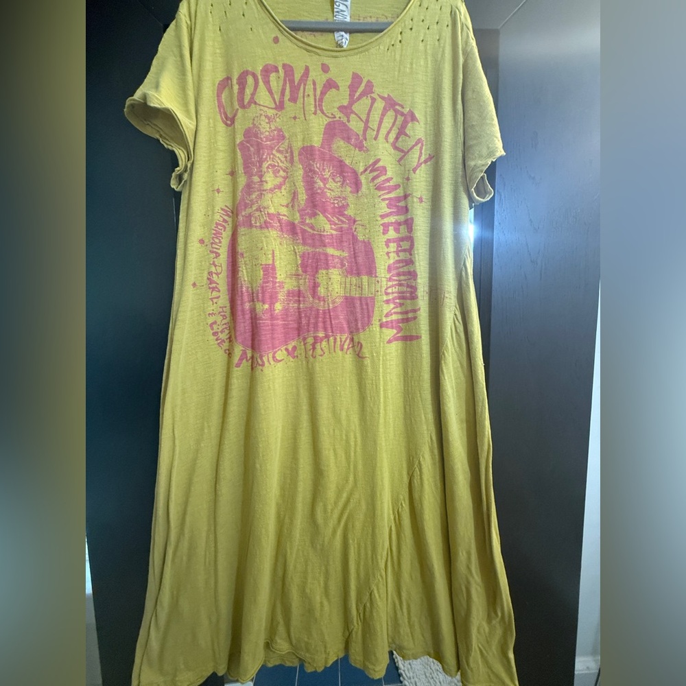 Cosmic Kitten T-Shirt Dress; Magnolia Pearl; One Size - Picture 6 of 9